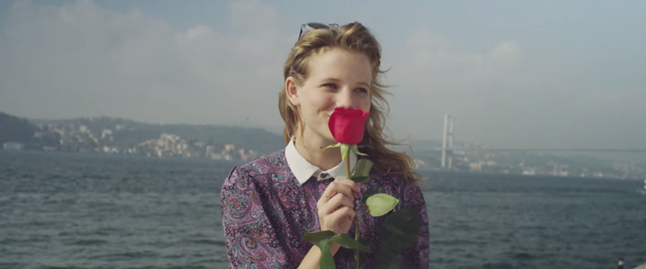 Tinder Plus Reklamı Romantik Bir Yolculuğa Davet Ediyor!